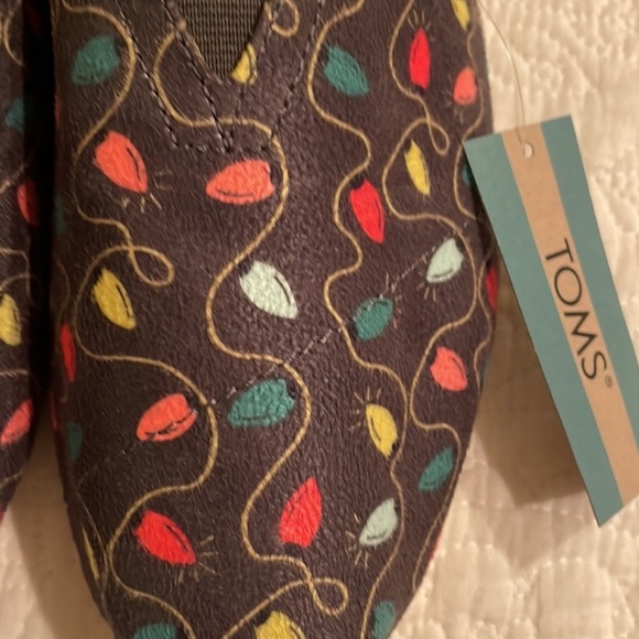 NWT Toms Forged Iron Tree Christmas Lights Print Belmont Shoe in size 9.5 - Picture 3 of 5